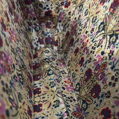 Il Sussurro delle Rose – Pochette Damaschina in Noce con Rose in Madreperla e Catena di Perle
