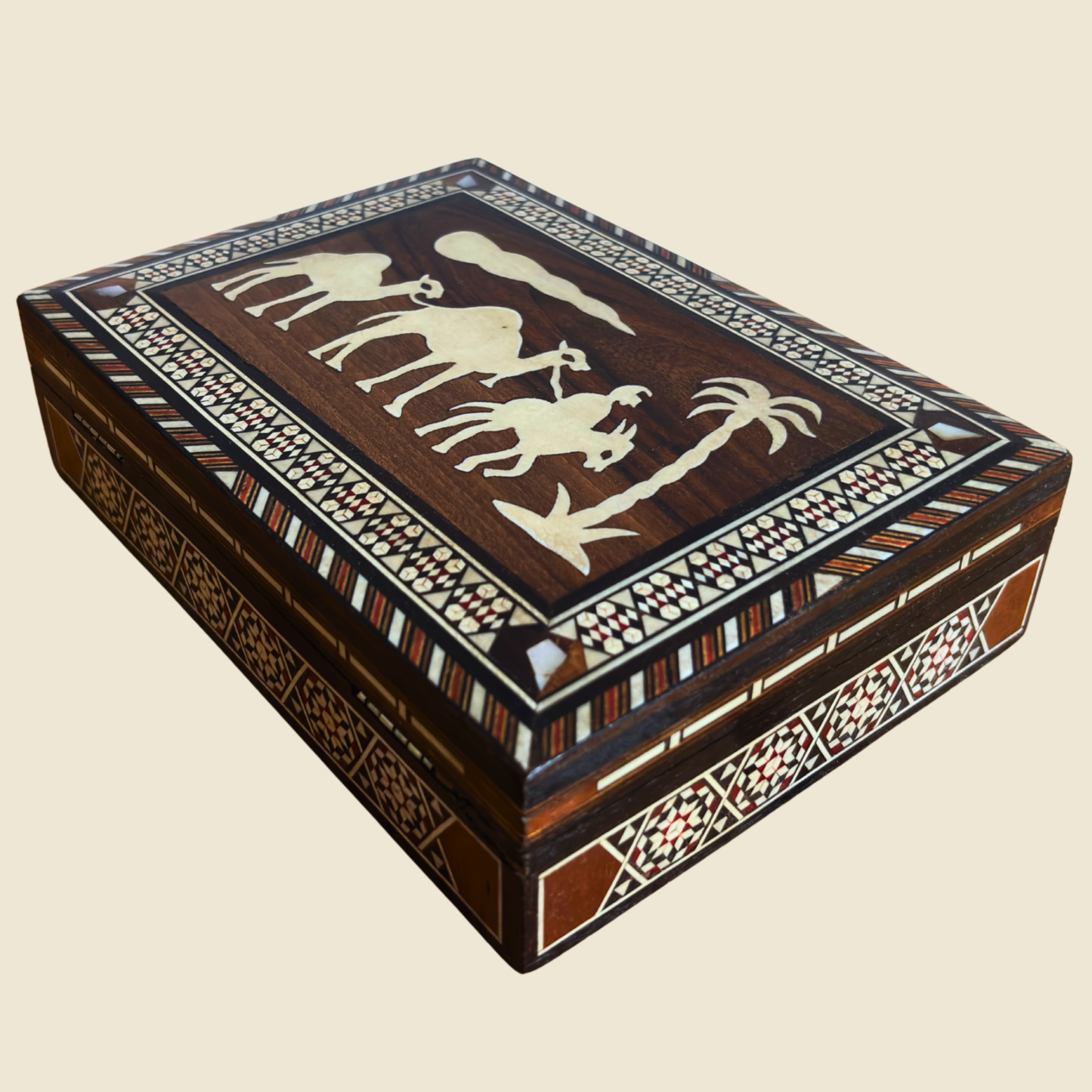 Boîte Damasquinée Vintage Années 70 – Scène de Chameaux Fait Main
