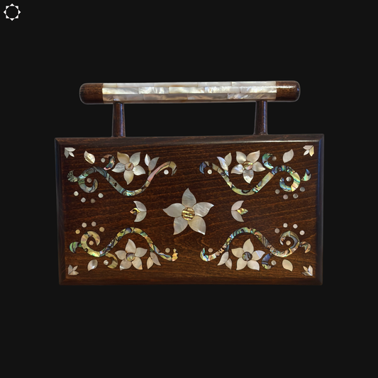 Il Giardino di Noor – Pochette Damaschina in Noce con Intarsi Floreali in Madreperla