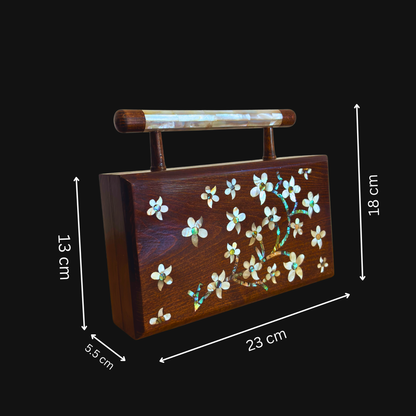 Yasmine – Luxuriöse Damaszener Clutch mit Perlmutt & Brokatfutter