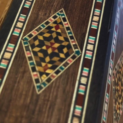 Portapenne Damaschino in Legno di Gaby Al Dayeh – Legni Naturali & Eleganza Artigianale