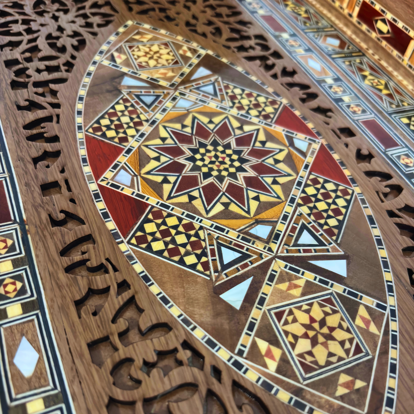 Damasceńska Mozaikowa Drewniana Taca – Masa Perłowa & Naturalne Kolory Drewna