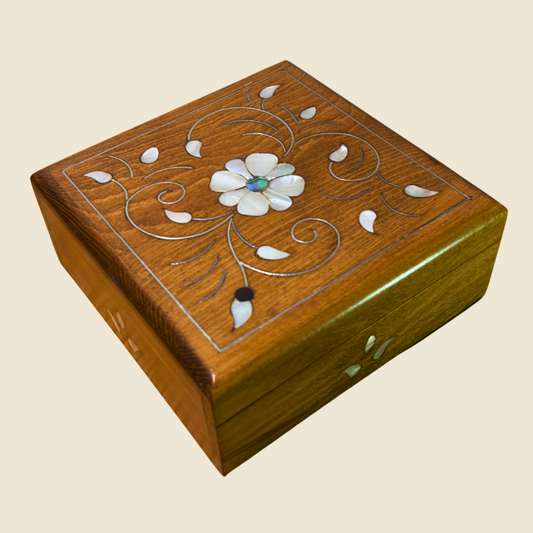 Boîte Damasquine de Luxe Artisanale – Nacre & Velours