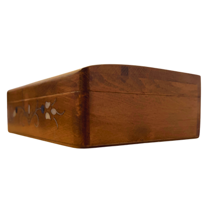 صندوق دمشقي فاخر – تطعيم بالصدف وبراعة المشغل العربي