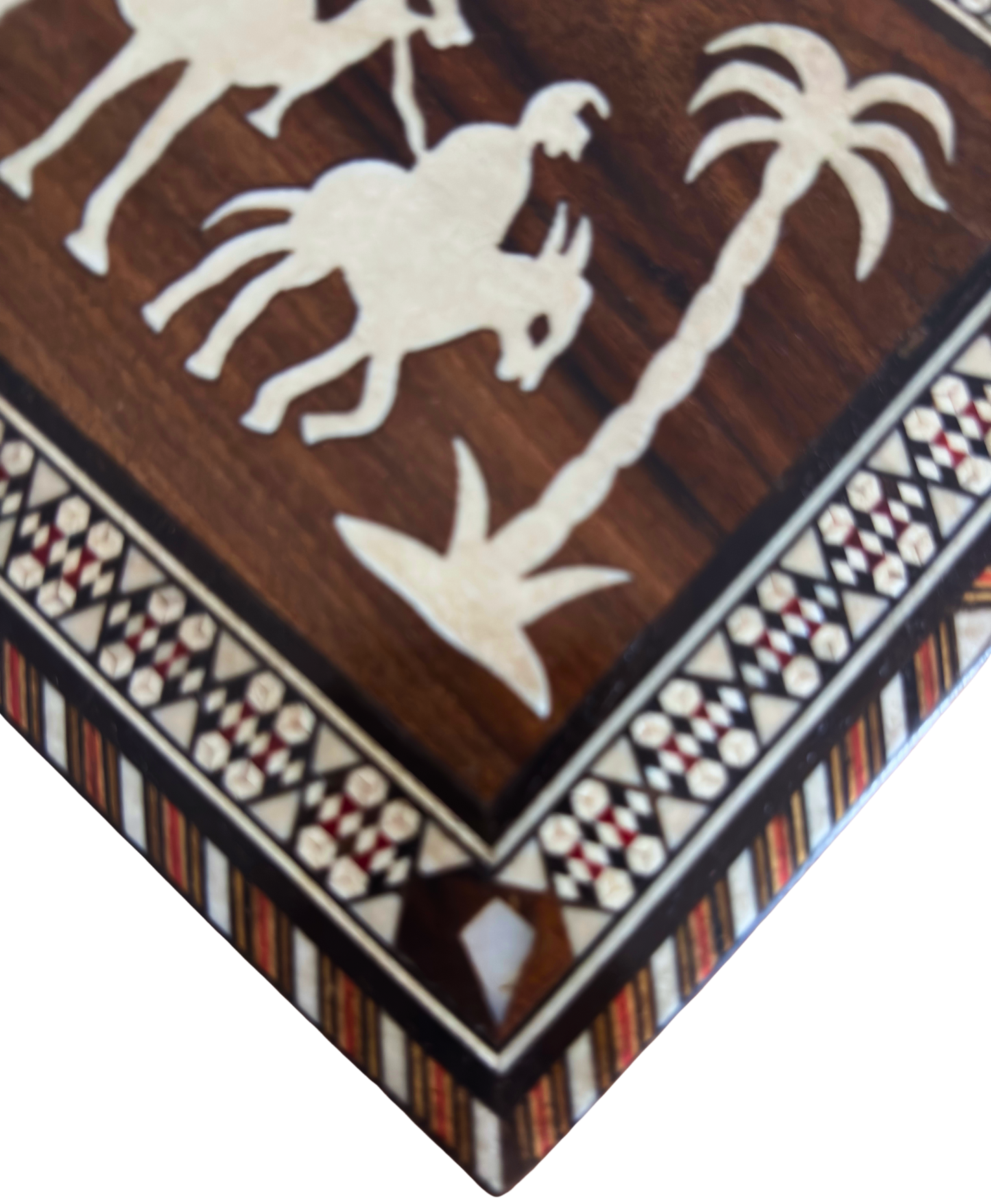 Scatola vintage damascata degli anni ’70, design cammello, scatola artigianale siriana per ricordi